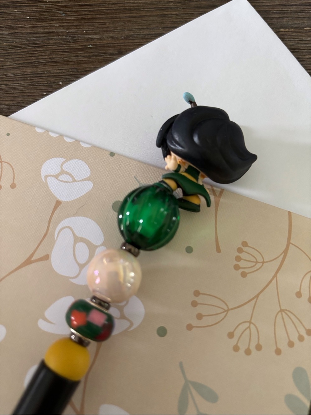 Marvel Doorables: Guardians of the Galaxy: Mantis handmade beaded pen - Picture 2 of 3